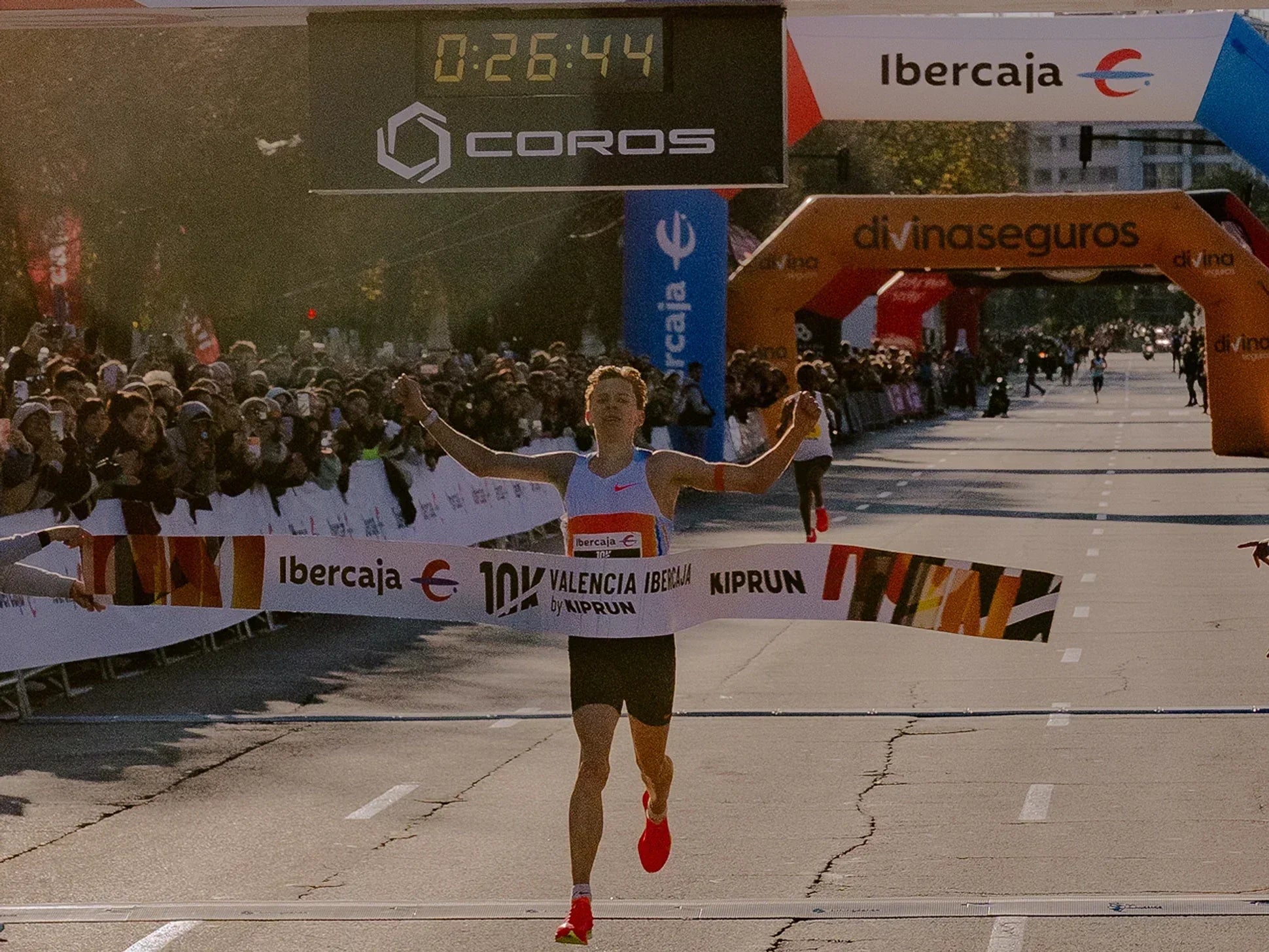 Andreas Almgren winning 10k Valencia Marathon race